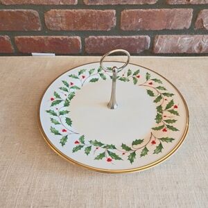 Holiday Holly Wreath Plate with Gold Trim